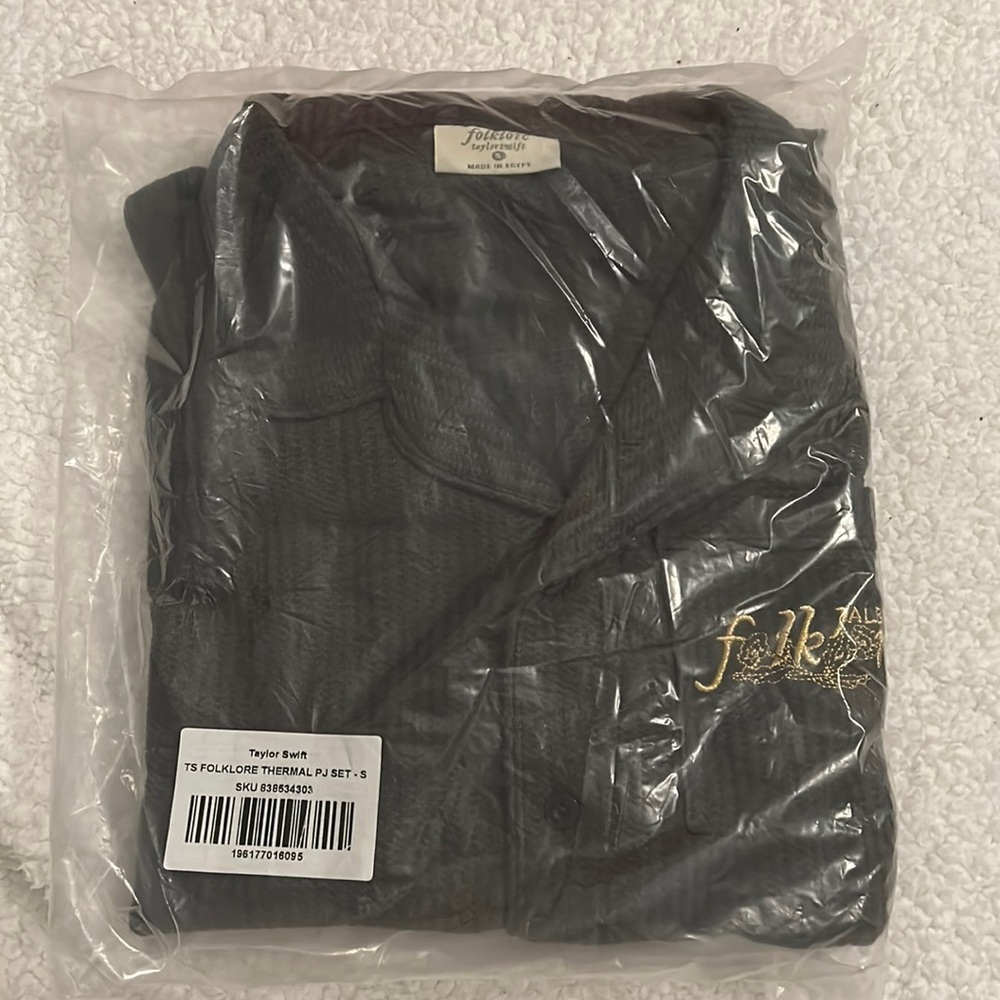 TAYLOR SWIFT SOLD OUT MERCH || folklore pj set
